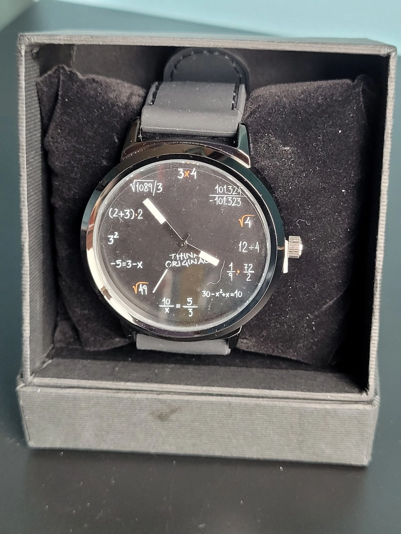Reloj "Think Original" Matemático / Ecuaciones (Fórmulas) 